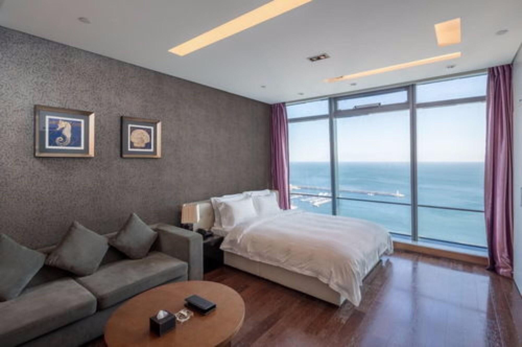 Grand Madison Qingdao Harbour-View Central（Former Qingdao Farglory Hotel） Екстериор снимка