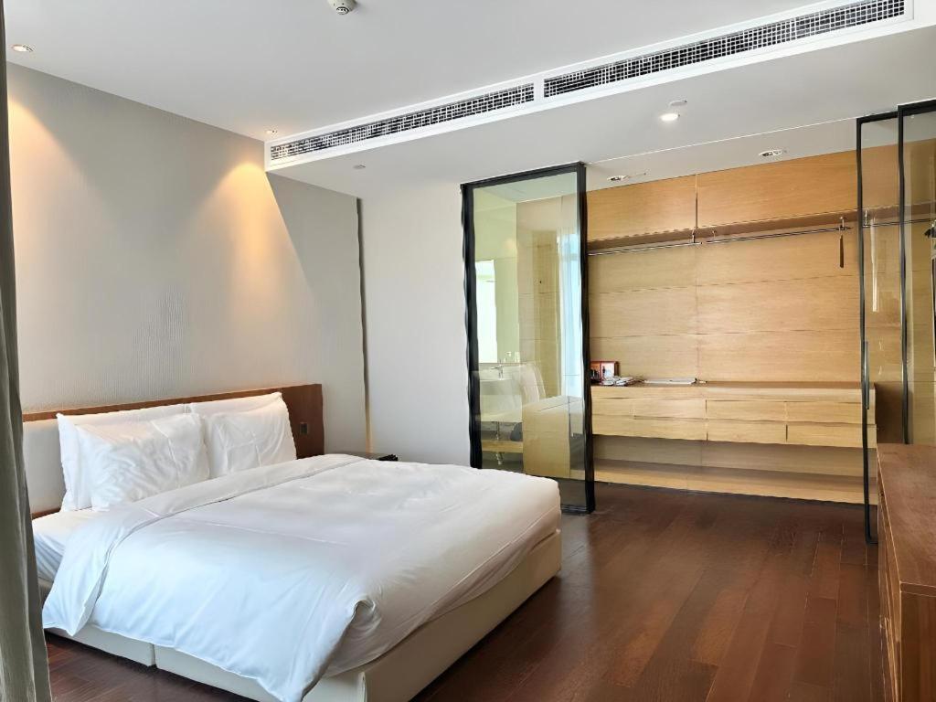 Grand Madison Qingdao Harbour-View Central（Former Qingdao Farglory Hotel） Екстериор снимка