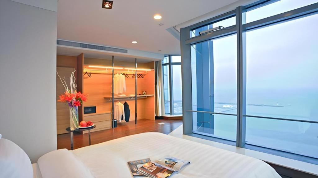 Grand Madison Qingdao Harbour-View Central（Former Qingdao Farglory Hotel） Екстериор снимка